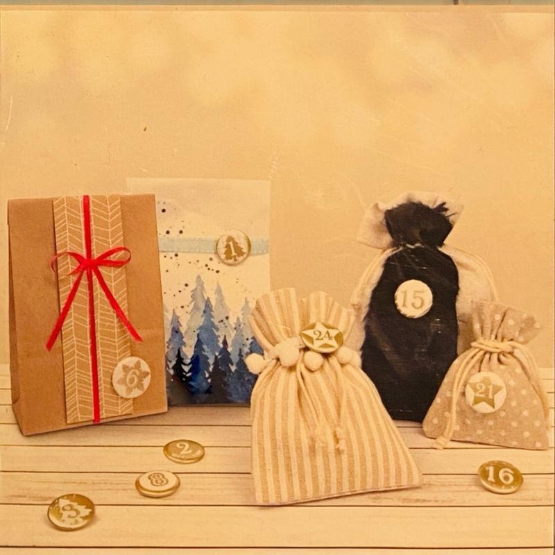 Adventskalender-merker med sikkerhetsnål